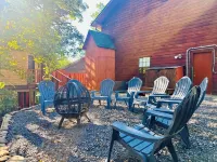 Rustic Luxury in the Smokies: 3-Level Deck, Treehouse, Hot Tub and Games Galore