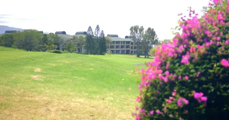 Cozy, updated King studio located on golf course in popular Waikoloa Village.