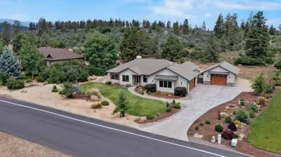 Cozy Retreat Family Home Отели рядом с достопримечательностью «Скилет Хандл трейлхед»