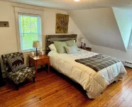 Beautiful historic 1916 Farmhouse and Country Home in the Blue Ridge Mountains