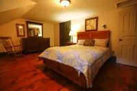 #1 Location for CDP. Fire-pit & Fishing Pond. FUN & Private. 5 bedrooms, 3 baths