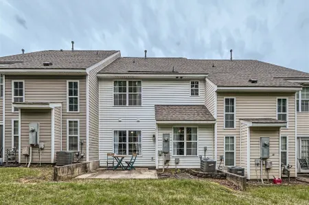 King Bed-Family Friendly Townhome in University Area Отели рядом с достопримечательностью «Университет Северная Каролина в Шарлотт»