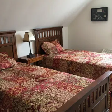 views! Location! Historic 2BR/1BA loft with Views-Downtown Telegraph House Отели в г. Сьюард