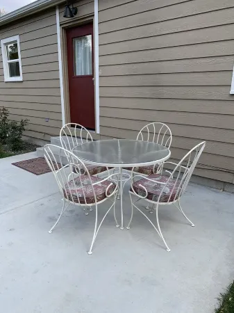 Boise's Jewel on Gem St. With 2 bedrooms & 1 bathroom.