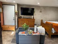 Beautiful studio apartment next to the Mickelson Trail.