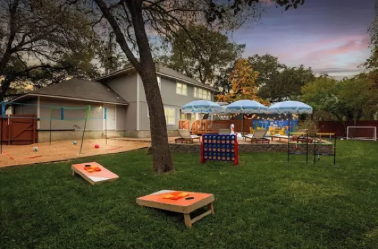 HotTub, Pool, FirePit, Game Room, BBQ, Volleyball and a ton of Family Fun!