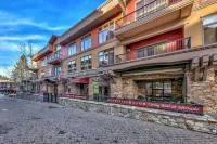 3Br/3Ba, Breakfast/Happy Hour Incl, Steps to Tennis and Pool & 2 Miles to Golf