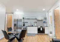 Villa near Stockton Lake with Hot Tub, Milk Way at Starburst Hotel a Linn Township