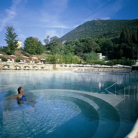 Historic house with garden in front of the Grotta Giusti Thermal pool near Lucca Отели в г. Монсуммано-Терме