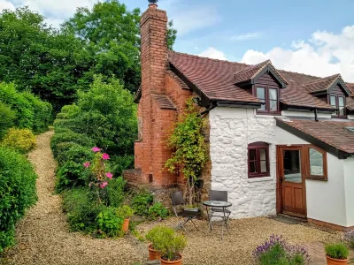 Beautiful and Quiet Rural hideaway for two near Ludlow with stunning views