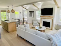 Charming new construction 4br cottage in town