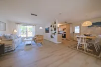 Venice Villa - Minutes to Beaches + Pool