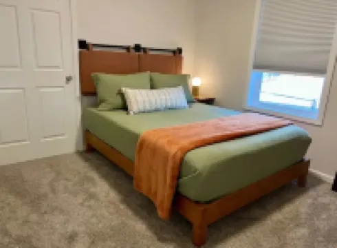 The Blue Elk - Lake Huron Views & Beach Access Hotels in Oscoda