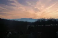 Stunning Modern Farmhouse with Mountain Views!!