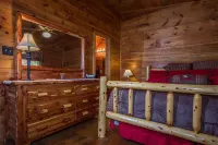 Cozy, View, NFL Sunday, SuperFast WiFi, Arcade, Gated, Fishing & 2 Pools, Gated! Hotels near Wears Valley