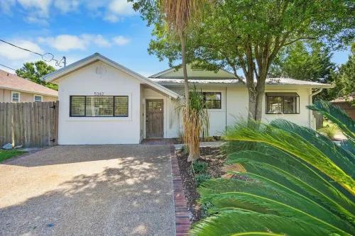 4BR, Dog Friendly, Fenced Yard and Walking Distance to Beach w/ Beach Supplies