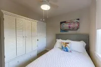 MERMAID COTTAGE - 3 MINUTE WALK TO BEACH - VERY CHARMING & CLEAN!