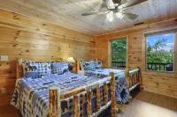 Mountain views~Near the River~Playground~Pet Friendly!