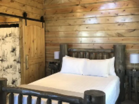 8 miles to Mount Rushmore - Sleeps 2 - King Bed Hotels in Mount Rushmore UT