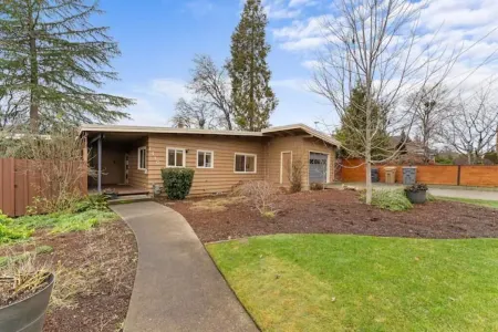 Pool/Hot Tub/75 inch TV/1000mbps/Brand New