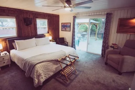 RIVERfront Pickleball-Pets-patio- Basketball-kayak