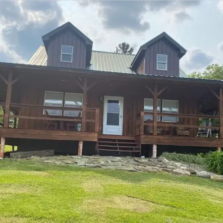 Spacious, secluded cabin
