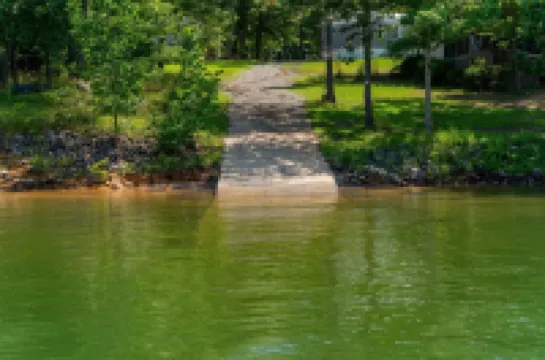 A tranquil Tiny House on Lewis Smith Lake