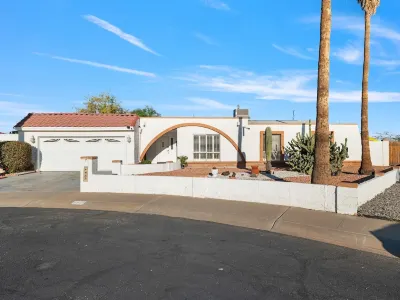 Your Home Away from Home: Pool, Monopoly, Hot Tub, Mini-Golf, BBQ, Luxury Home Hôtels à proximité de : Arizona State University West Campus