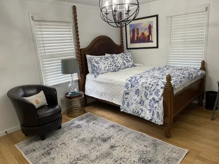 Pet-friendly City Cottage near Ponce City Market and Piedmont Park