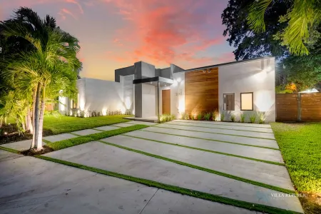 9BR Opulent Villa Emerald Отели рядом с достопримечательностью «Ancient Spanish Monastery»