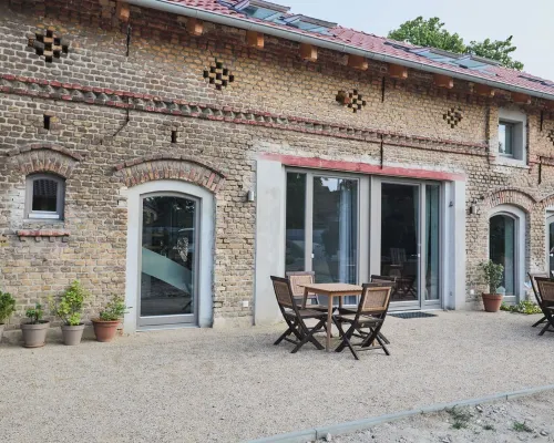 Large Maisonette Apartment "Eisvogel" in Former Stable, 3 Minutes to the Lake Hotels in Zossen