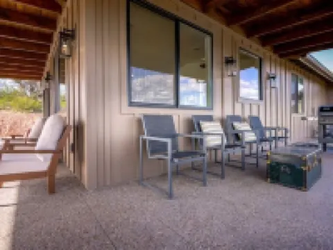 New mountain top retreat w/ 270° stunning views Hotels in Cornville