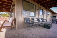 New mountain top retreat w/ 270° stunning views Hotels in Cornville