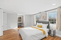 Stylish & Luxurious 3 BDR Home with Play Station Hotels in Bristol