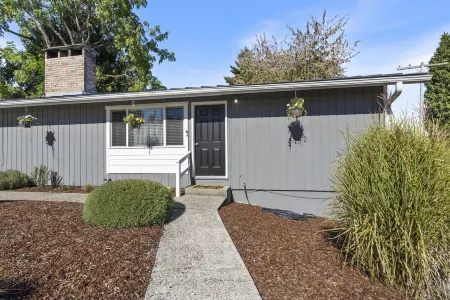 Remodeled 3 bedroom/ 2 story with AC