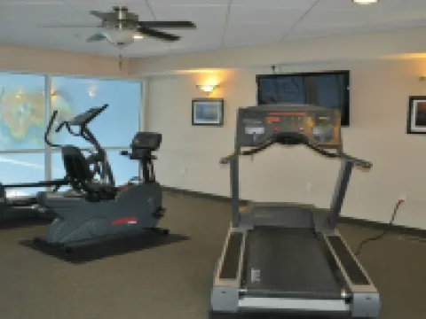 Lakefront Condo #308 2Br/2 BA-Beach/Pool. Rent 2/3rd Free Until April 30th-Ask 杰尼瓦酒店