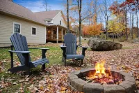 Close to Everything!~Game Room~Fire Pit & Hot Tub~Dogs OK! Lake Access & Dock!