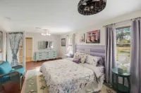 Three House Gated Compound for up to 26 Persons! Hotels near Price Rite Grocery Warehouse Pharmacy