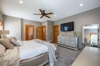 Romantic cheerful home close to many attractions