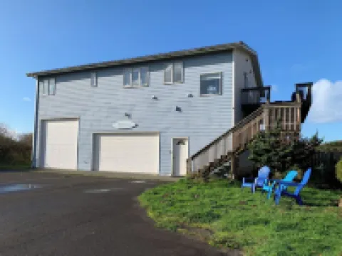 Pacific Dreams Beach House- Beach front! Gorgeous views! Meticulously sanitized!