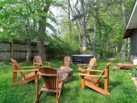Stylish & Spacious Home with Hot Tub & 3-Season Deck Ξενοδοχεία στην πόλη Douglas