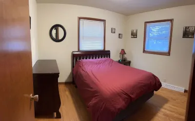 Cheerful 3 bedroom home North side of Manitowoc Hotels near Manitowoc Skate Park