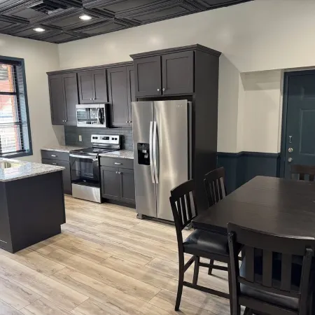 The Lawft, Suite 2, 2 King beds each with own bathroom, No Clean fees or stairs!