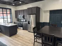 The Lawft, Suite 2, 2 King beds each with own bathroom, No Clean fees or stairs!