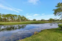 POSHPADZ Hideaway Villa 2 bed 2 bath PGA National Close to Beaches-Sleeps 5