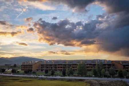 Granby Condo: Ski, Hike & Golf Отели в г. Грэнби