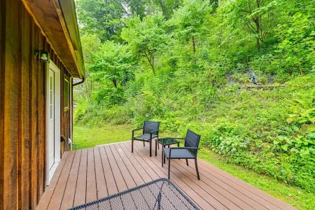Quiet Creek Cabin: Cozy Retreat with Hot Tub in the heart of Daniel Boone Forest