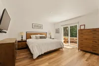 Large 3BR/2BA Family Home. Mini Golf Course. Amazing Gaming Room.