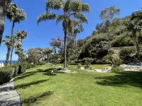 Hamilton Cove Condo with Golf Cart and Close to Beach. Only 24 Steps to Door.