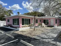 Vintage Florida Beach Efficiency, 1 block to the beach!